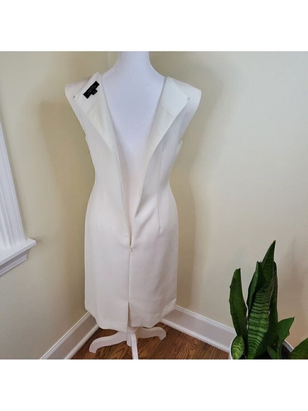 Tahari Sheath Dress Sleeveless Embellished Ivory White V-Neck Women's Size 2 - Picture 8 of 14